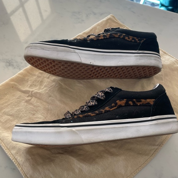Vans - Black Suede w/ Leopard 🐆 Print Stripe - Picture 3 of 8